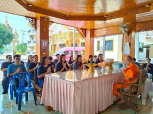 ประกอบพิธีถวายน้ำอบ น้ำหอม และรับพรจากพระเถระ เนื่องในป๋าเวณีปี๋ใหม่เมือง ประจำปี 2569